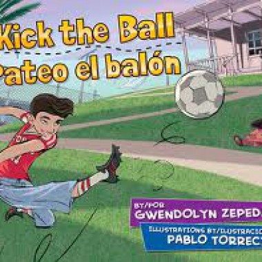 I kick the ball = Pateo el balón